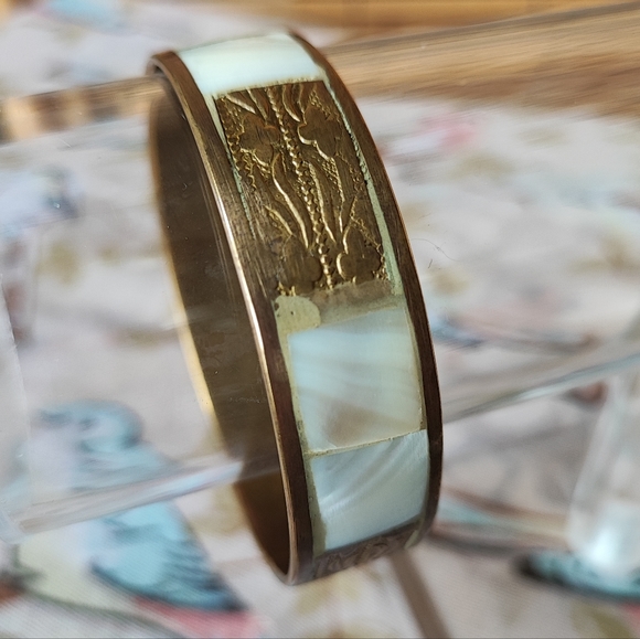 Brass Embossed Engraved Scroll Pattern Shell Tiled Bangle Bracelet Bohemian - Picture 4 of 7